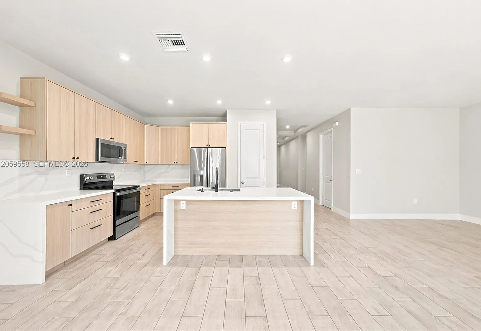 4 bed, 2.5 bath, 1790 sqft, $3,900 — Photo 4
