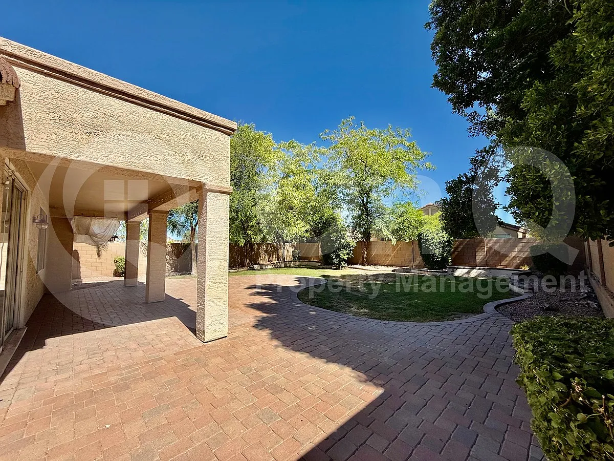 3 bed, 2.0 bath, 1899 sqft, $2,549 — Photo 4
