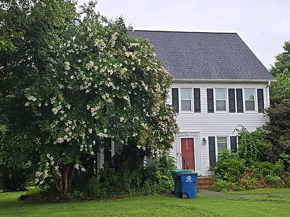 3rd image of 160 E Plantation Cir
