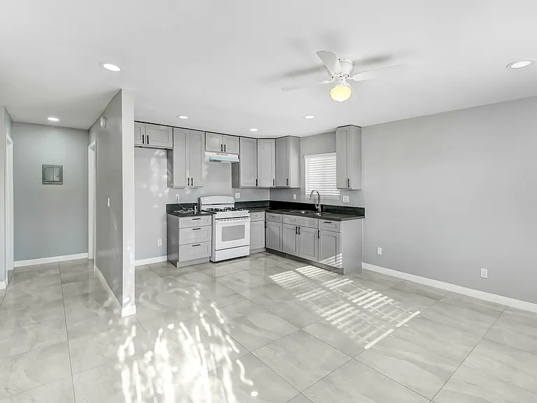 4848 Doane Ave — Photo 4