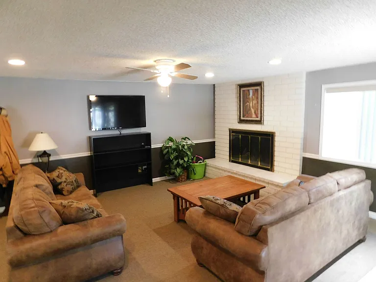 Fountain Court Apartments — Photo 7