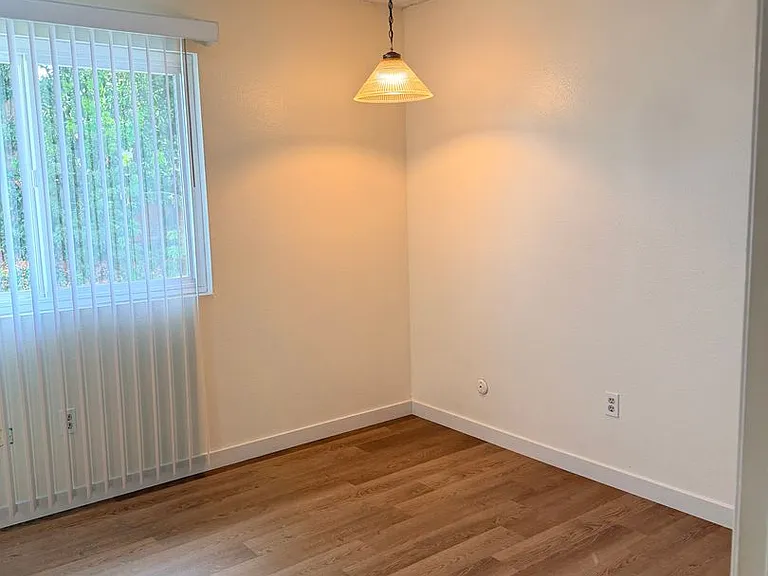 812 Plaza Flora — Photo 14