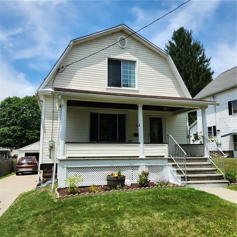 811 Stewart Ave photo 1