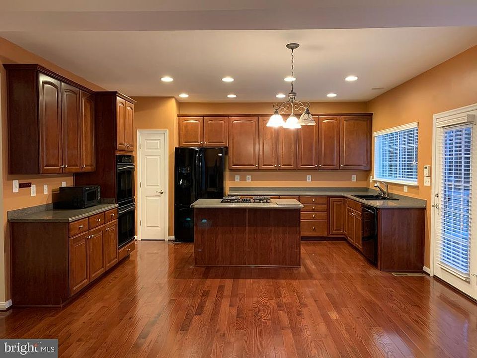 2nd image of 541 Prospect Hill Blvd