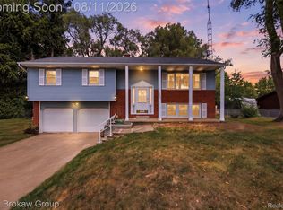 10431 Davison Rd, Davison, MI 48423
