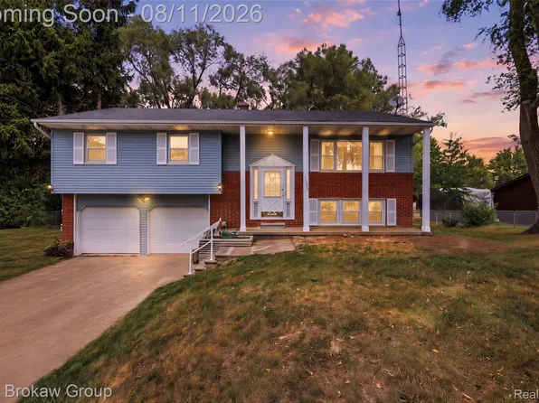 10431 Davison Rd, Davison, MI 48423