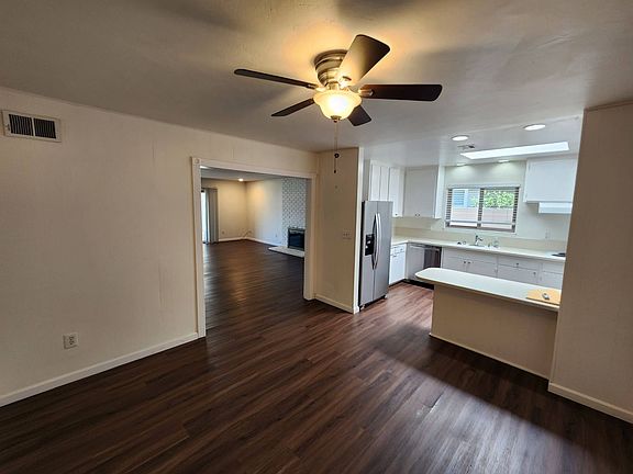 4th image of 3240 Mercer Ln