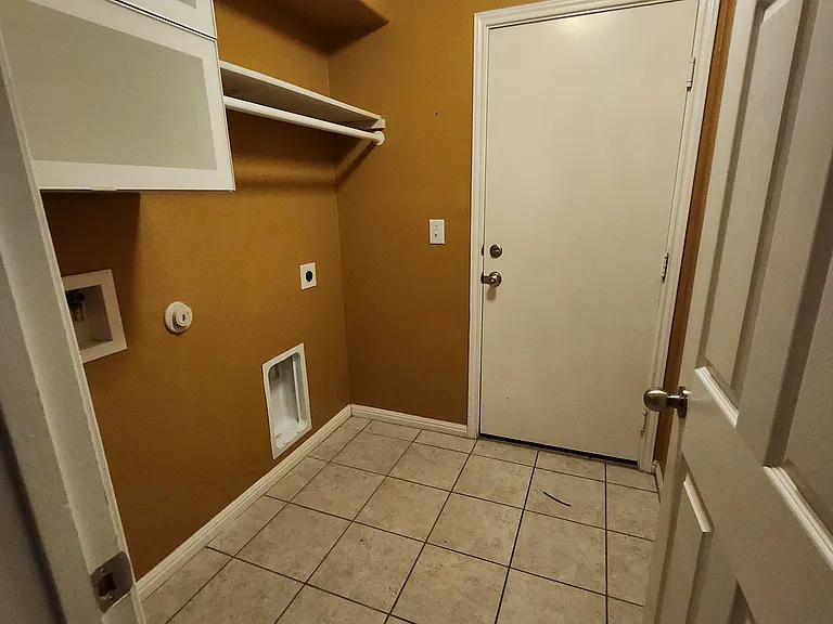 18519 Bandelier Dr — Photo 12