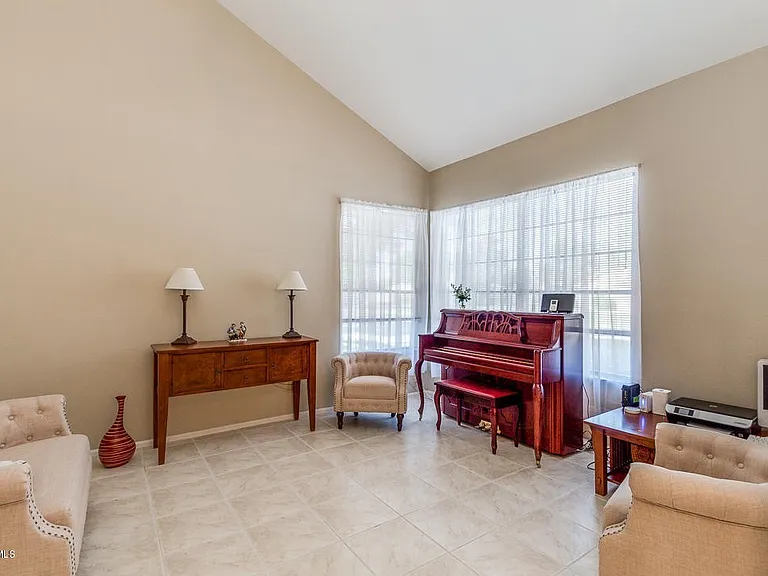 193 W Amanda Ln — Photo 6