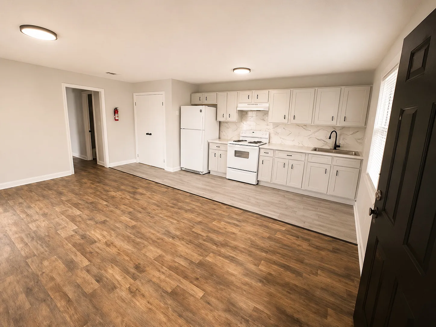 3 bed, 1.5 bath, 1000 sqft, $900 — Photo 1