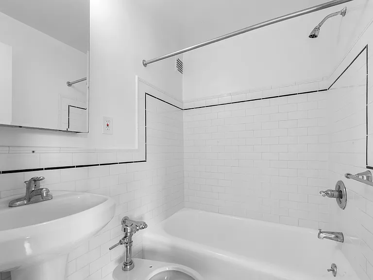 95 Christopher St #4A — Photo 4