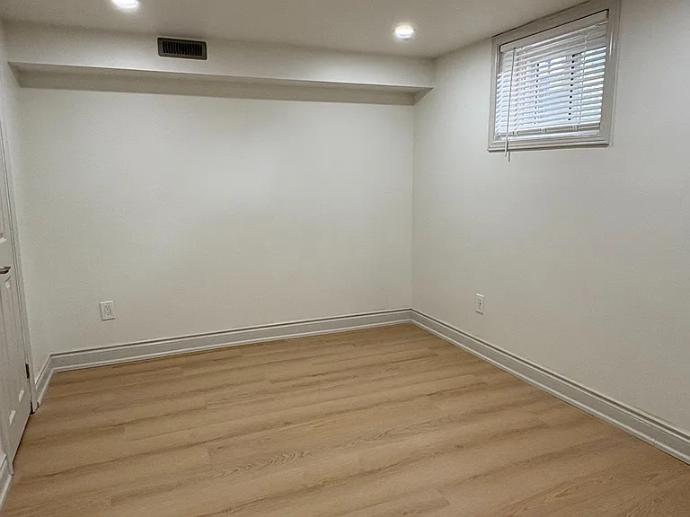 121 Lupin Dr #2 — Photo 10