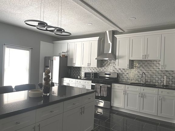 4th image of 36 Burton St