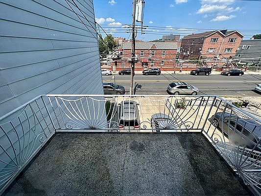2nd image of 2652 Harway Ave Floor 3
