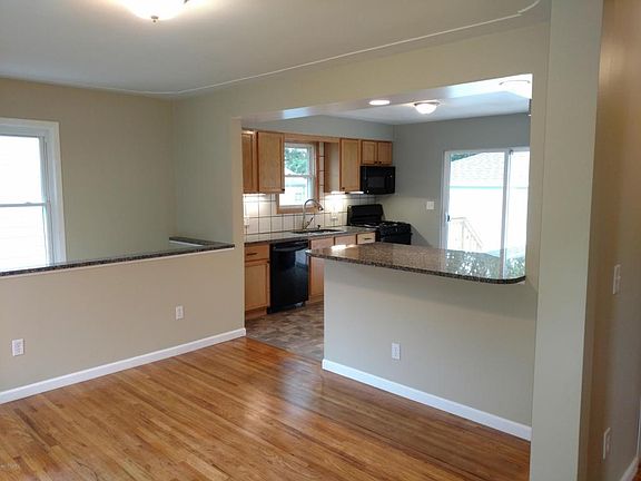 5th image of 434 Airview St SE