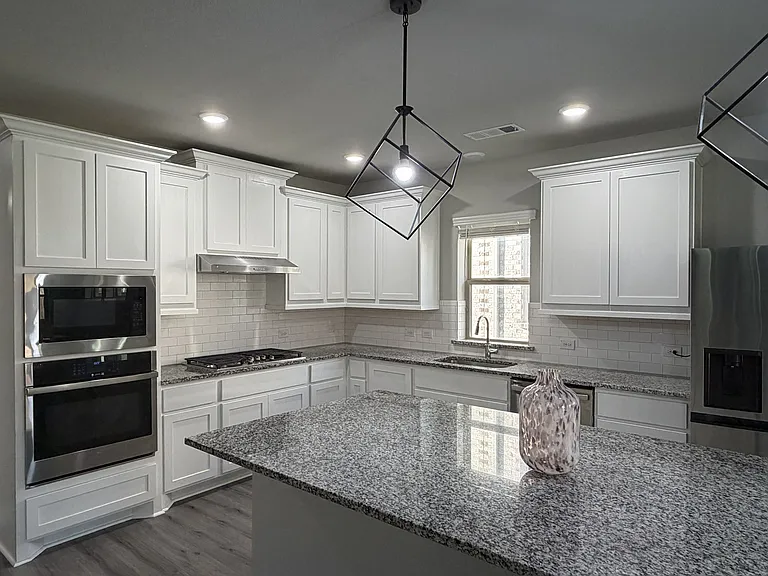 Kitchen w/Sink and Island