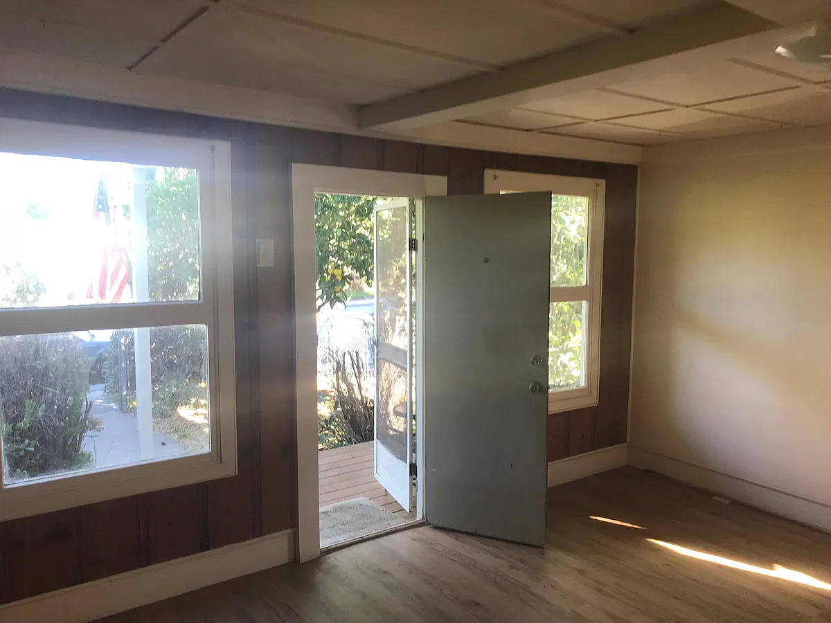 Building Photo - 1021 Chino St