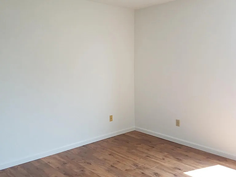 418 W 4th St #D — Photo 16