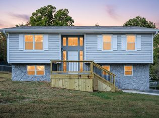 8805 Shady Wood Ln, Hixson, TN 37343