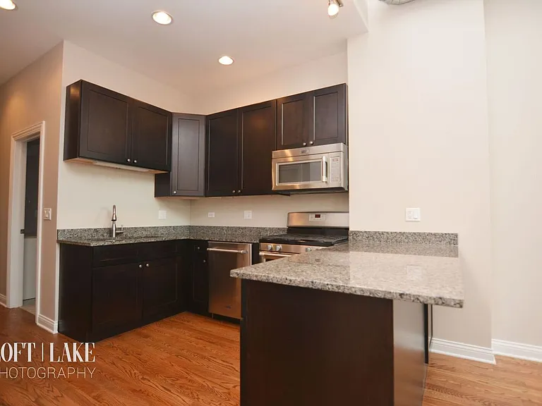 1739 W 18th St — Photo 14