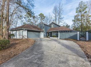 6215 Summertree Ln, Charlotte, NC 28226