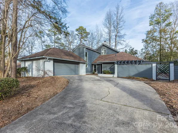 6215 Summertree Ln, Charlotte, NC 28226