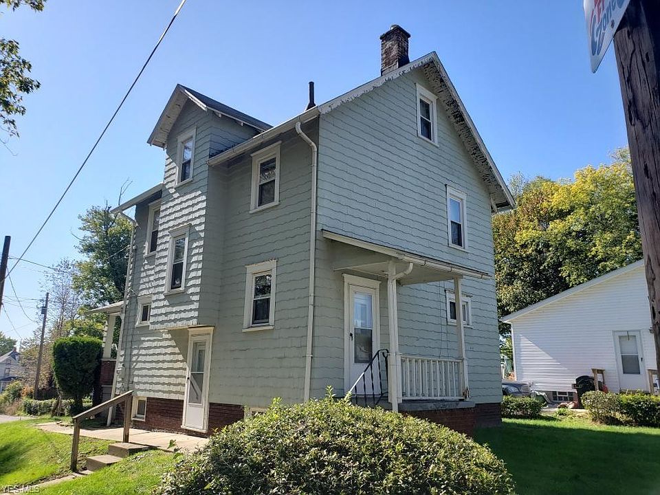 2nd image of 2253 2nd St NE