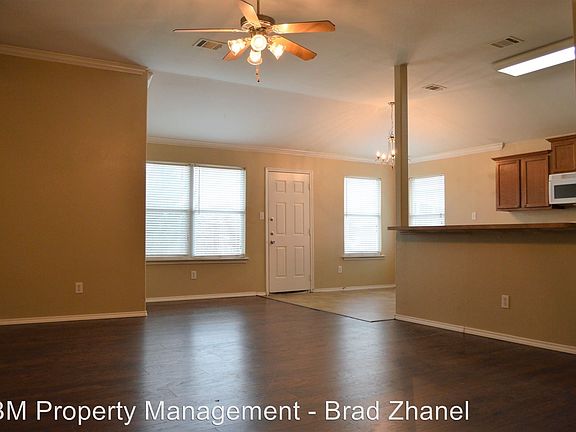 4th image of 1585 Sandhurst Dr