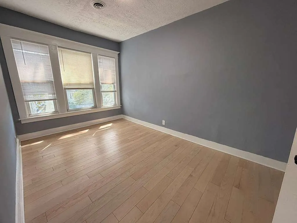 4 bed, $2,000 — Photo 4