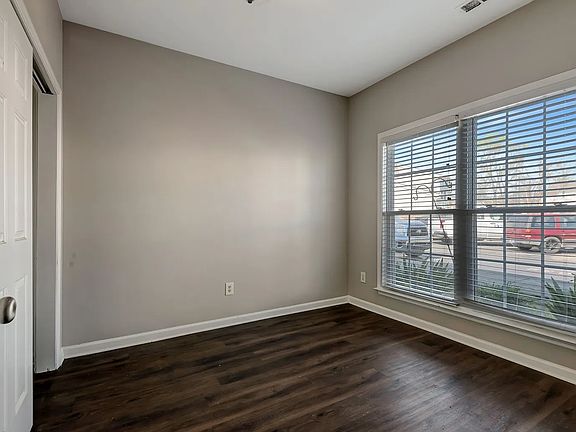 4th image of 1032 Wildwood Dr