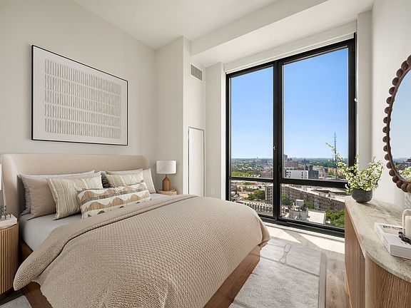 5th image of 54 Crown St #737