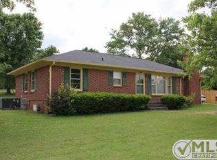1615 White Dr, Lewisburg, TN 37091