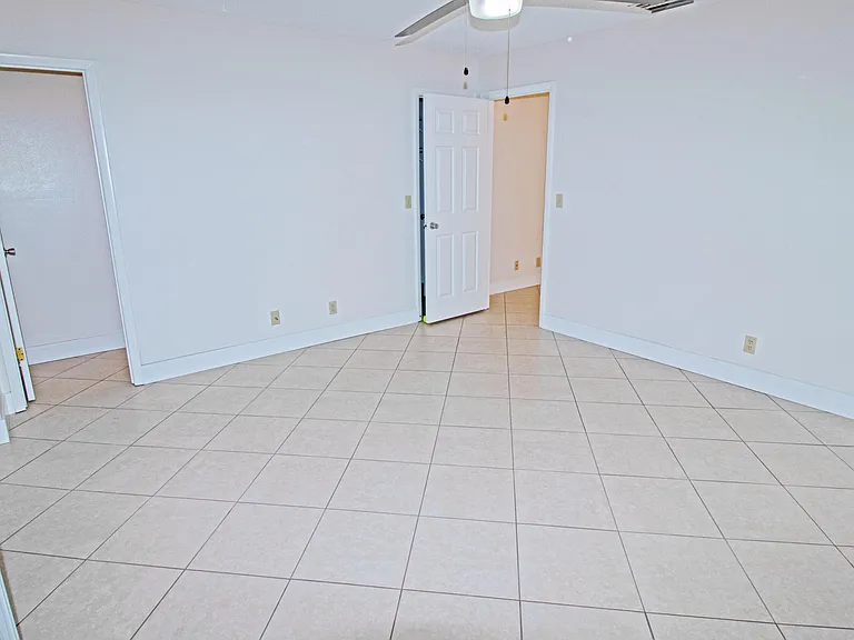 8883 SE Hobe Ridge Ave — Photo 34