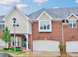 136 E Knighton Pl, Elmhurst, IL 60126