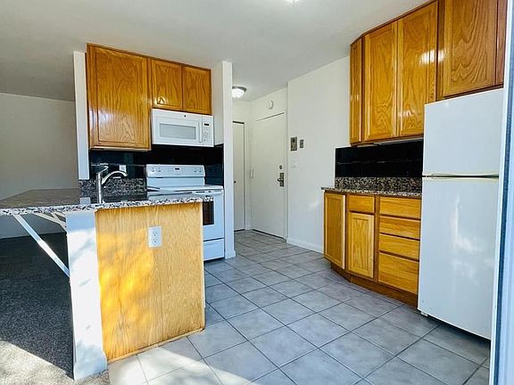 5th image of 316 Burnside St APT 102