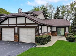 8151 S Legend Dr, Franklin, WI 53132