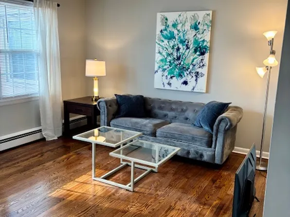 105 N Willow St APT 8, Liverpool, NY 13088