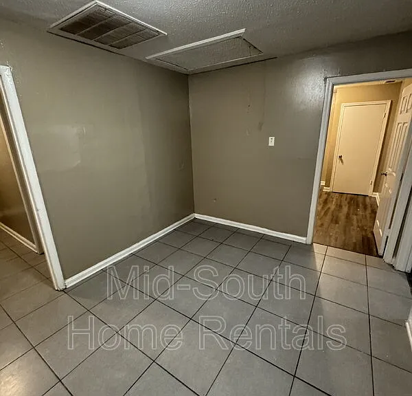 1604 Echles St — Photo 8