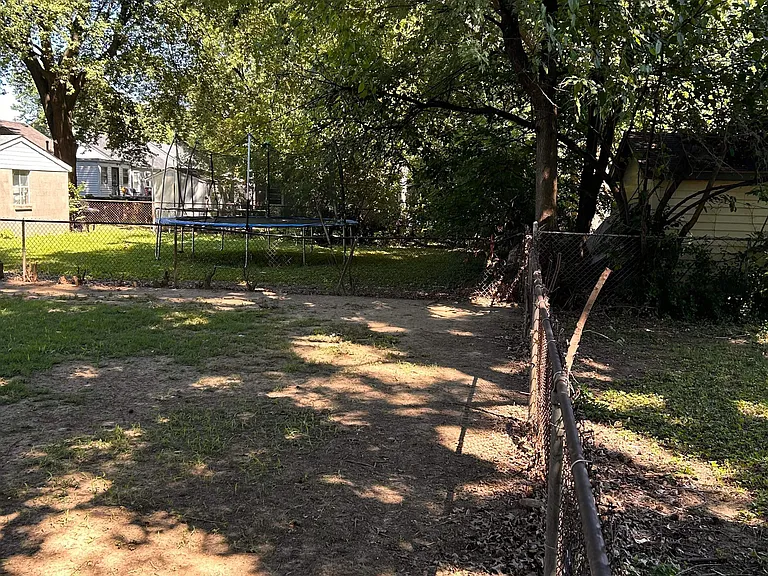 1605 Earl Ave — Photo 30