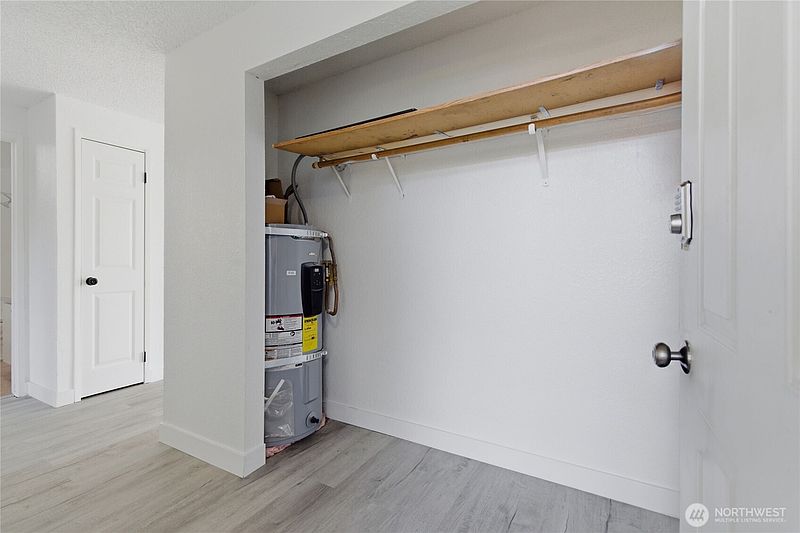 4th image of 2810 D Place SE