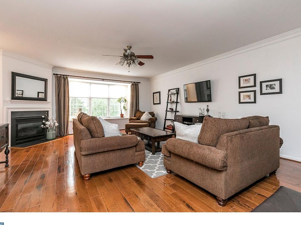 1st image of 435 Lake George Cir