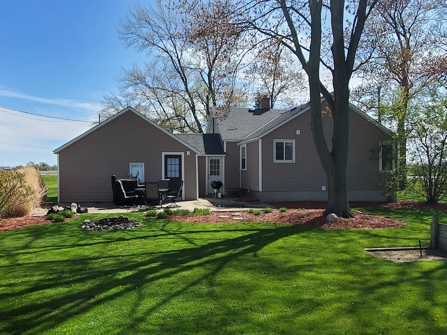 3 bed, 1180 sqft, $2,100 — Photo 4