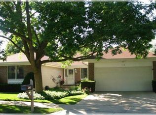 126 Hamilton Pl, Vernon Hills, IL 60061
