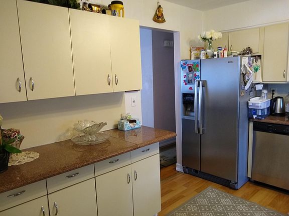 5th image of 577 N Jefferson Ave