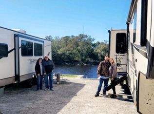 914 Riverside Dr SE, Steinhatchee, FL 32359