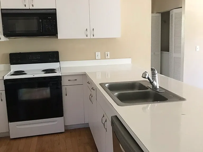 15215 Amberly Dr #905 — Photo 8