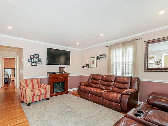 5th image of 605 Vincent Ave