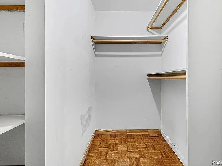 4010 Linwood Ave — Photo 10