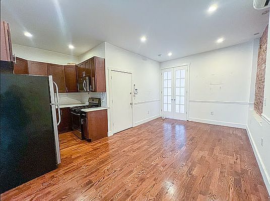 2nd image of 272 Sumpter St #7