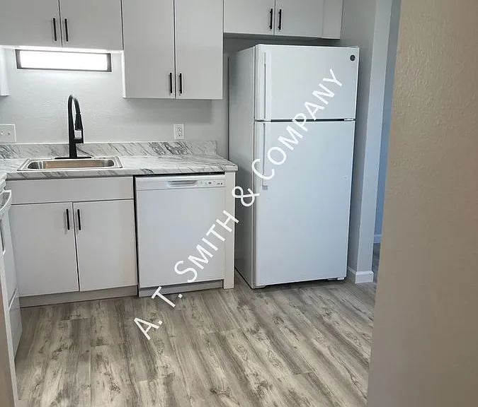 212 S Balsam St #102 — Photo 2